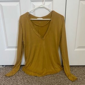 Free People. V-Neck Top. Size S. Worn Just Once!